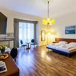 Hotel Monopol - Central Station