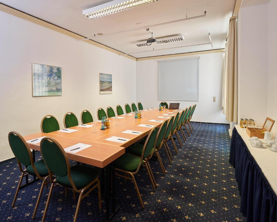 Hotel Monopol - Station 4*