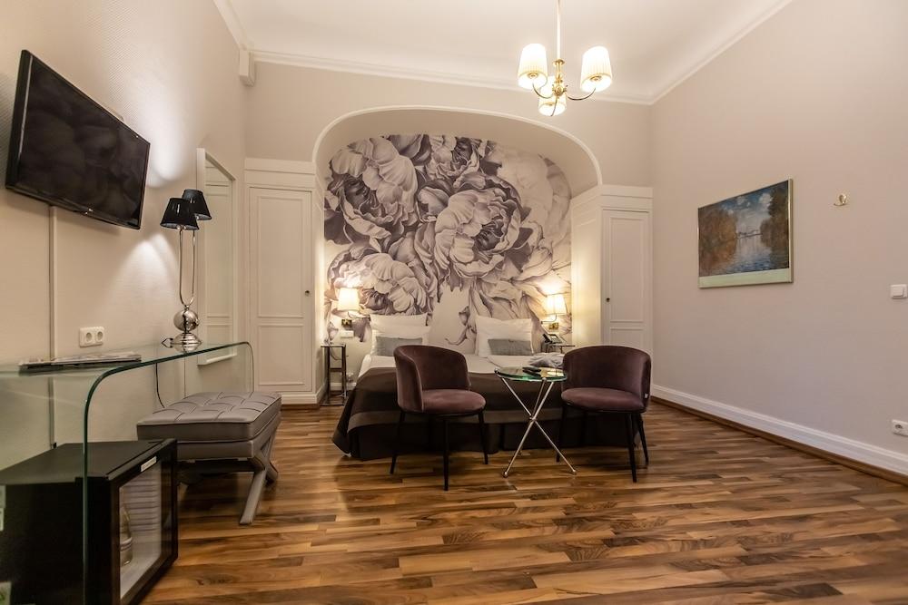 Hotel Monopol - Station